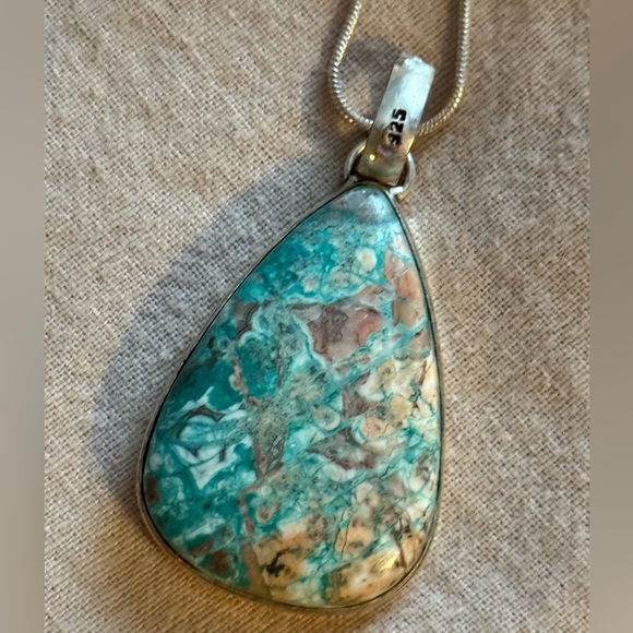 Elegant stamped sterling Silver and Turquoise Pendant Necklace - Picture 2 of 4